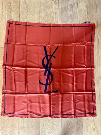 ysl seidentücher|Yves Saint Laurent YSL Seidentuch 84 x 87 cm NP: 590,.